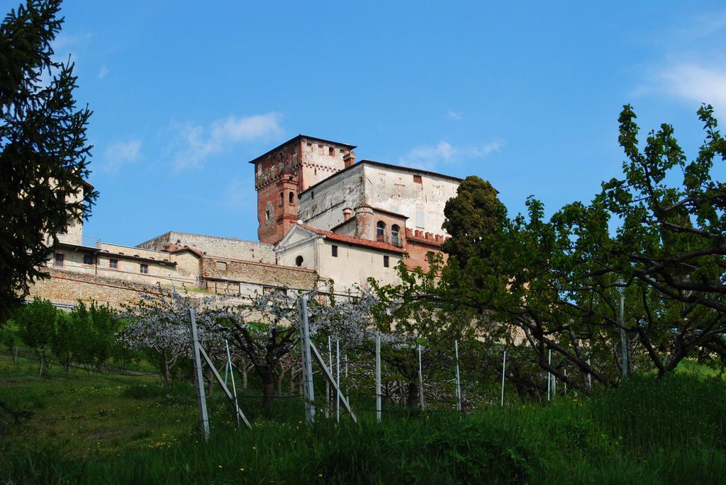 All'Ombra Del Castello Bed and Breakfast Cigliè Exterior foto